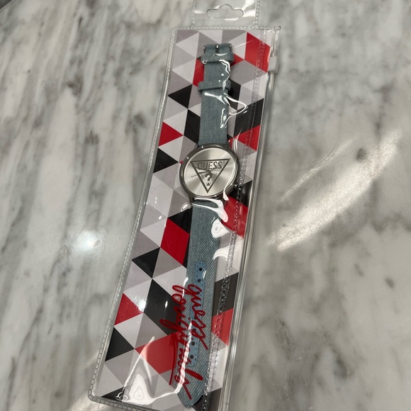 Guess Woman’s Watch- NWT - Picture 6 of 7